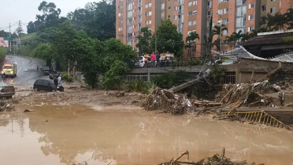 descargDeclaran calamidad pública en Medellín para atender emergencias por lluvias