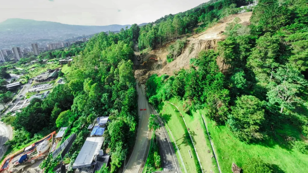 Cierre en la Loma de los Balsos en Medellín se mantendrá al menos dos meses y medio más