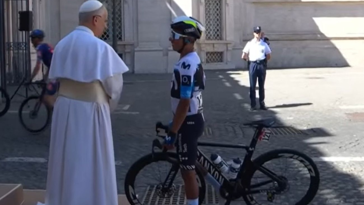 Papa-Leon-XIV-estuvo-en-la-ultima-etapa-del-Giro-y-Nairo-hablo-con-el-1.jpg