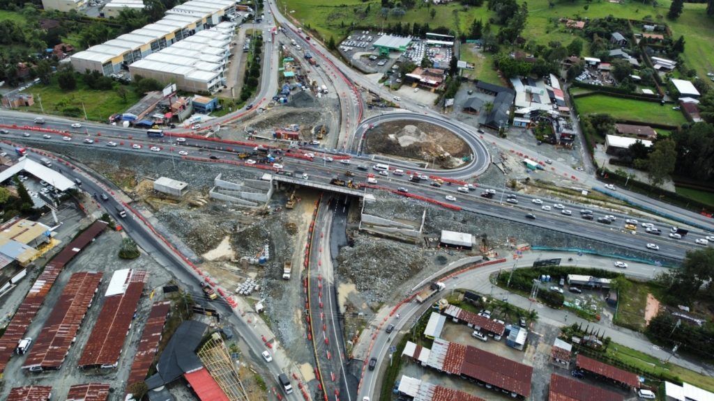 Obras del intercambio vial del aeropuerto tienen un avance del 95% y así están quedando