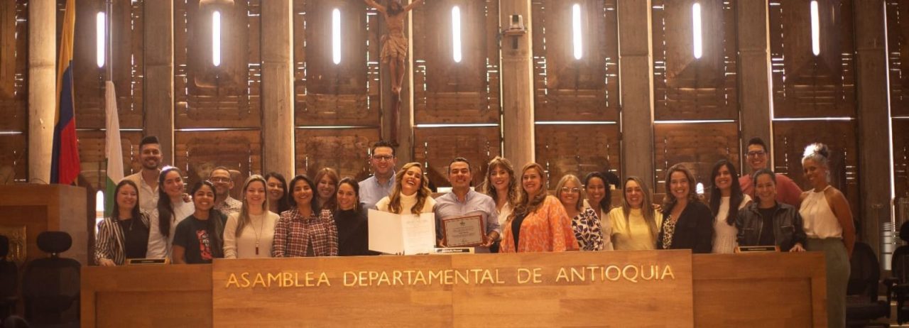 Fundación EPM recibe la Orden al Mérito Cívico y Empresarial Mariscal Jorge Robledo por 25 años de impacto social en Antioquia y Colombia