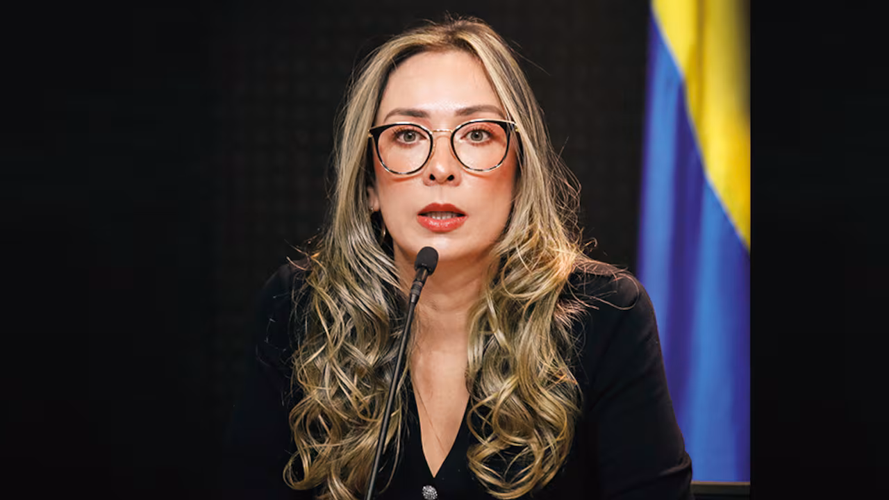 Katherine Miranda destapa la carrera billonaria del Gobierno antes de la Ley de Garantías