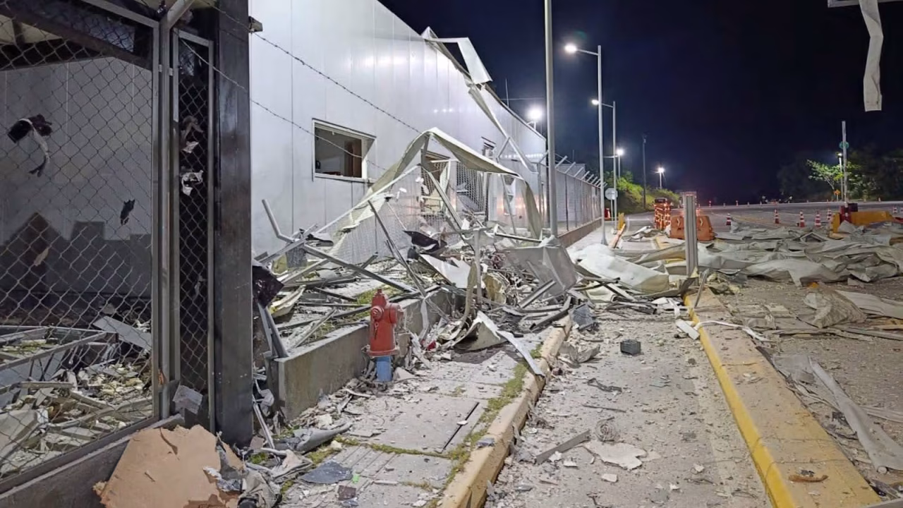 Paro Armado en Colombia: presuntos miembros del ELN destruyeron peaje en Santander, hay varias vías bloqueadas en el país