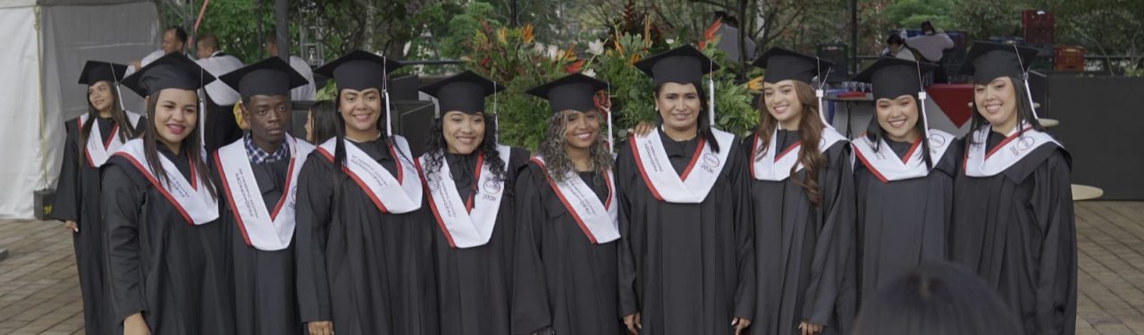 743-historias-que-eligieron-avanzar-la-IU-Digital-de-Antioquia-celebro-una-graduacion-que-trasciende-los-diplomas-1-1280x375.jpeg