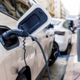 El salto del 129 % en ventas de eléctricos presiona la infraestructura nacional: el debate que marcará Latam Mobility 2026