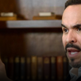 “Acuden a leguleyada sin sentido”: De la Espriella se defiende tras indagación por firmas en CNE