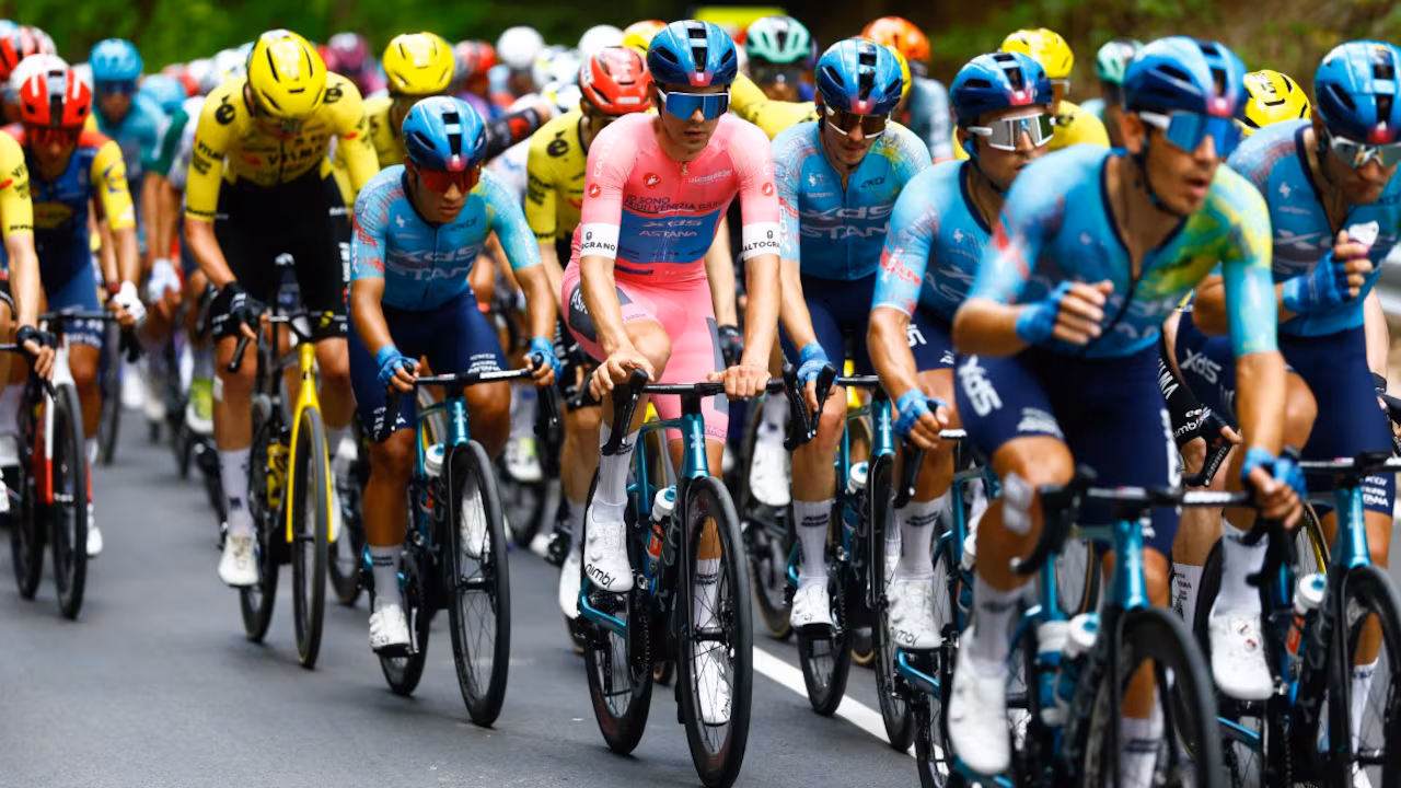 Clasificacion-general-del-Giro-de-Italia-¿Como-quedaron-Egan-Bernal-y-Einer-Rubio-tras-etapa-11.avif