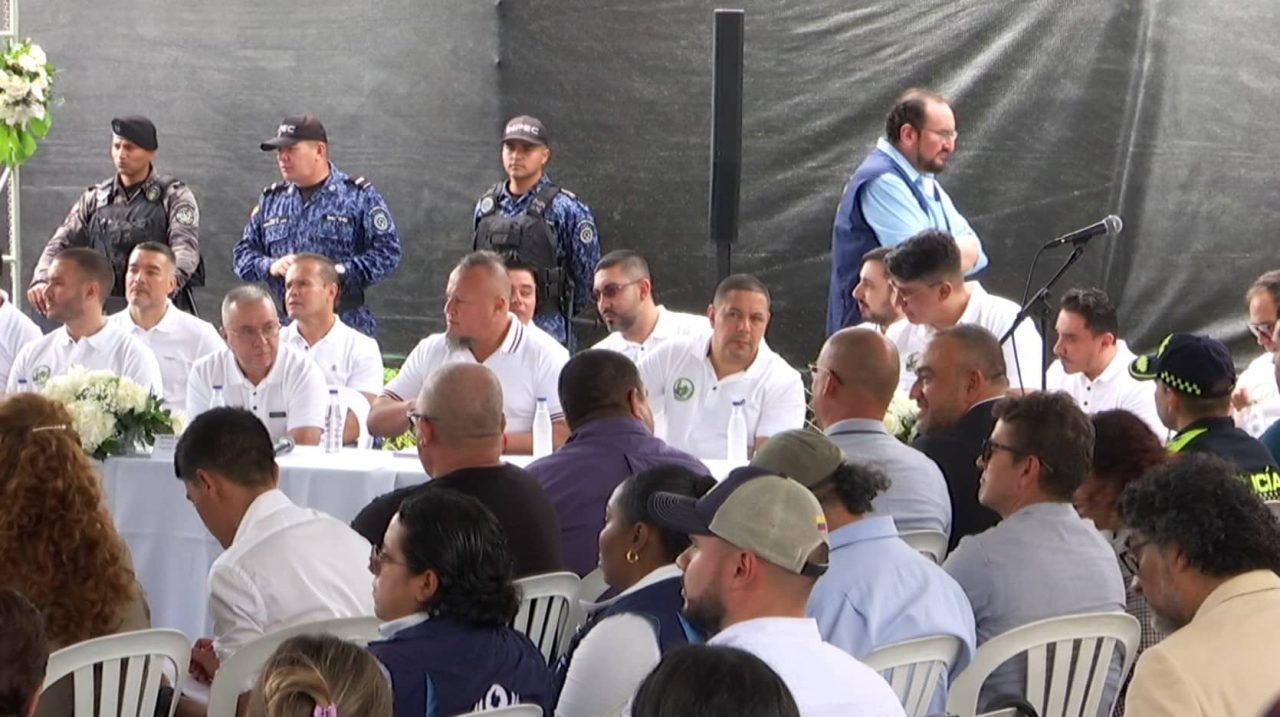 La-Fiscalia-reactivo-oficialmente-las-ordenes-de-captura-contra-siete-cabecillas-criminales-en-la-mesa-de-Paz-Urbana-del-Valle-de-Aburra-1280x717.jpg