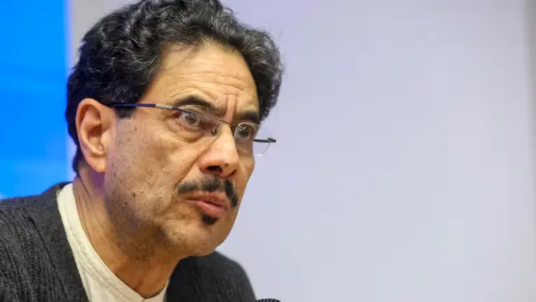 Cepeda-reconoce-resultados-de-primera-vuelta-presidencial-que-dan-como-ganador-a-De-La-Espriella.webp