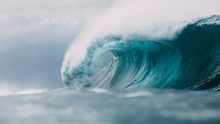 Alerta-de-tsunami-tras-sismo-en-el-sur-de-Mexico.webp