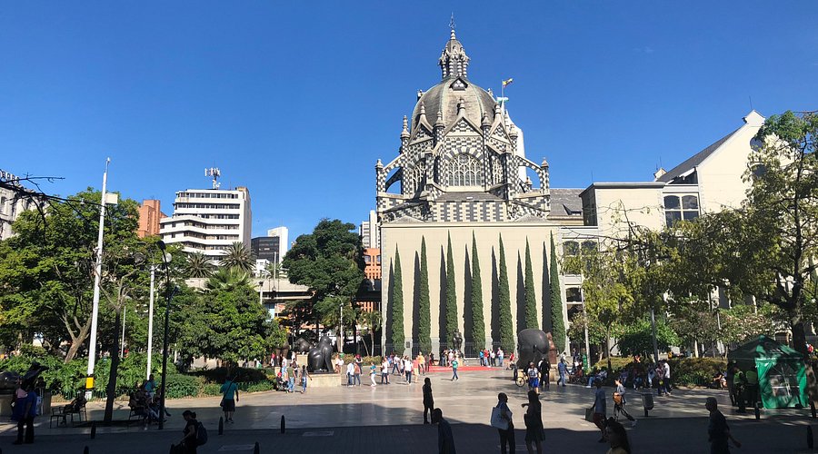 Nuevos-detalles-de-situacion-con-material-explosivo-presentada-en-la-Plaza-Botero-de-Medellin.jpg