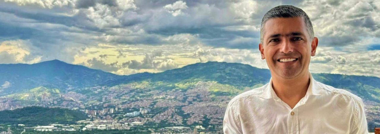 Braulio-Espinosa-Marquez-el-liderazgo-que-quiere-mover-a-Antioquia-Sin-Pausa-2-1280x452.jpeg