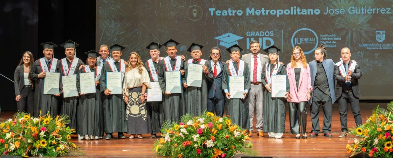 La IU Digital gradúa a una nueva generación de profesionales y celebra su primera promoción de Ingeniería Mecatrónica.jpeg