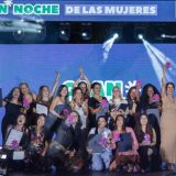 En la Gran Noche Medellín reconoció a 20 mujeres que transforman la ciudad con sus talentos y liderazgos